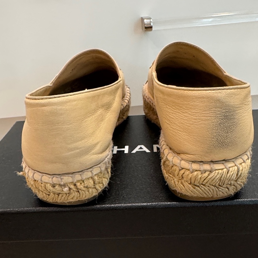 CHANEL Two-Tone Beige and Black Espadrilles - Picture 3 of 4